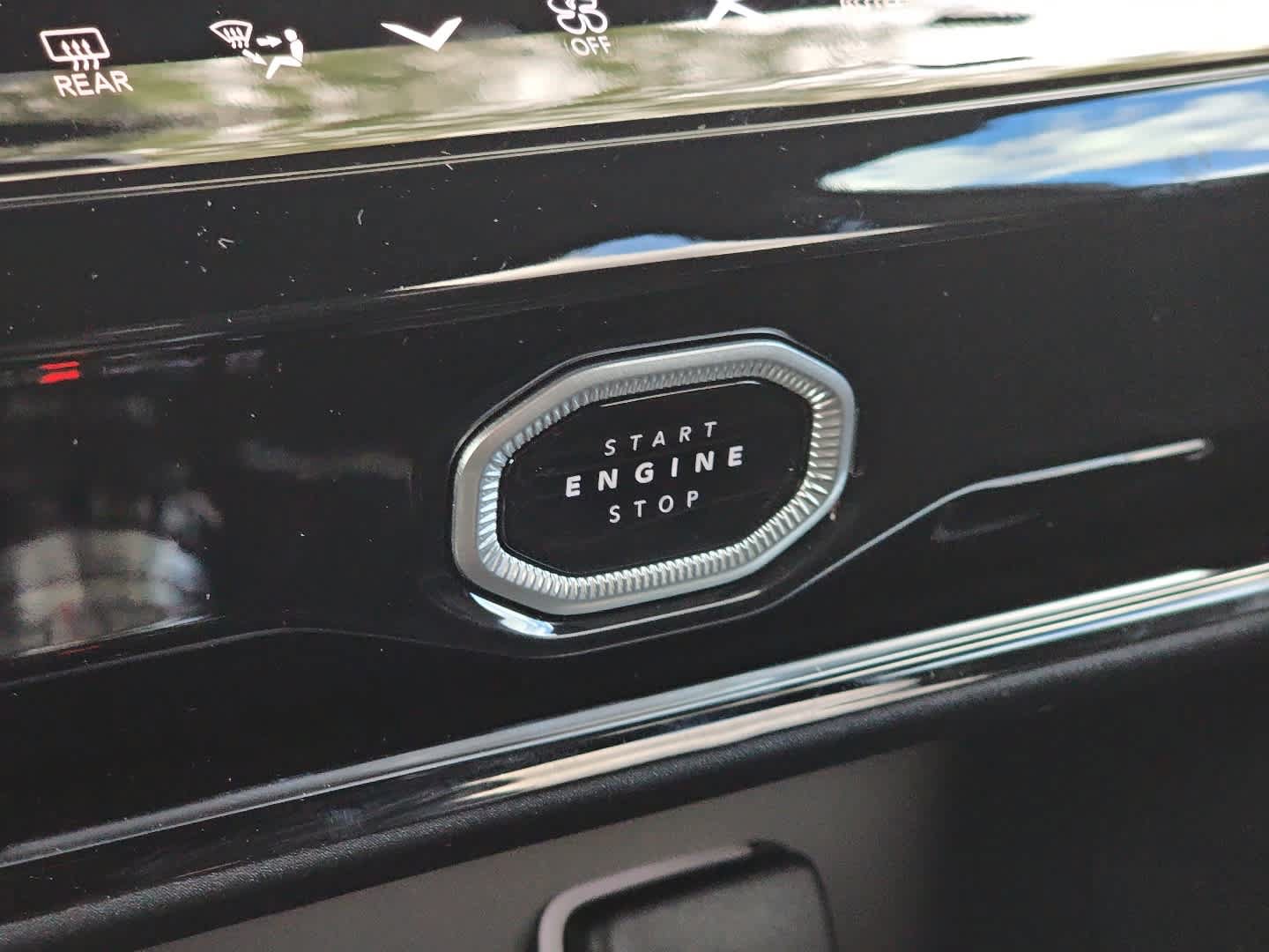 New 2026 Jeep Grand Cherokee Altitude AWD/4WD image 10