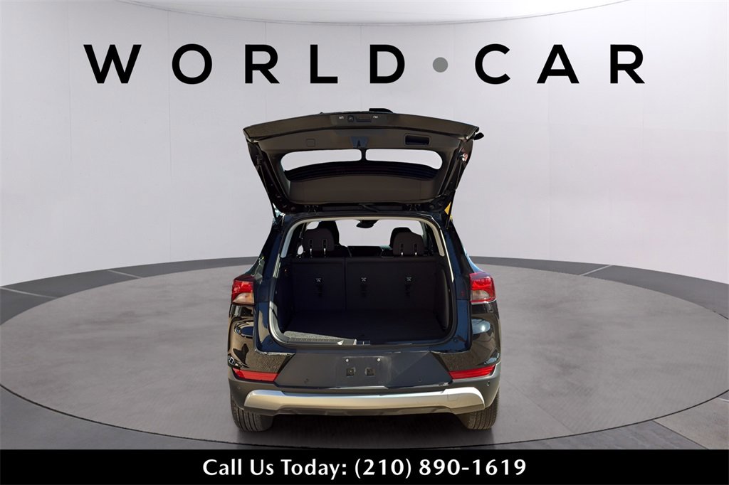 Used 2025 Chevrolet TrailBlazer LT w/ LT Cold Weather Package image 8