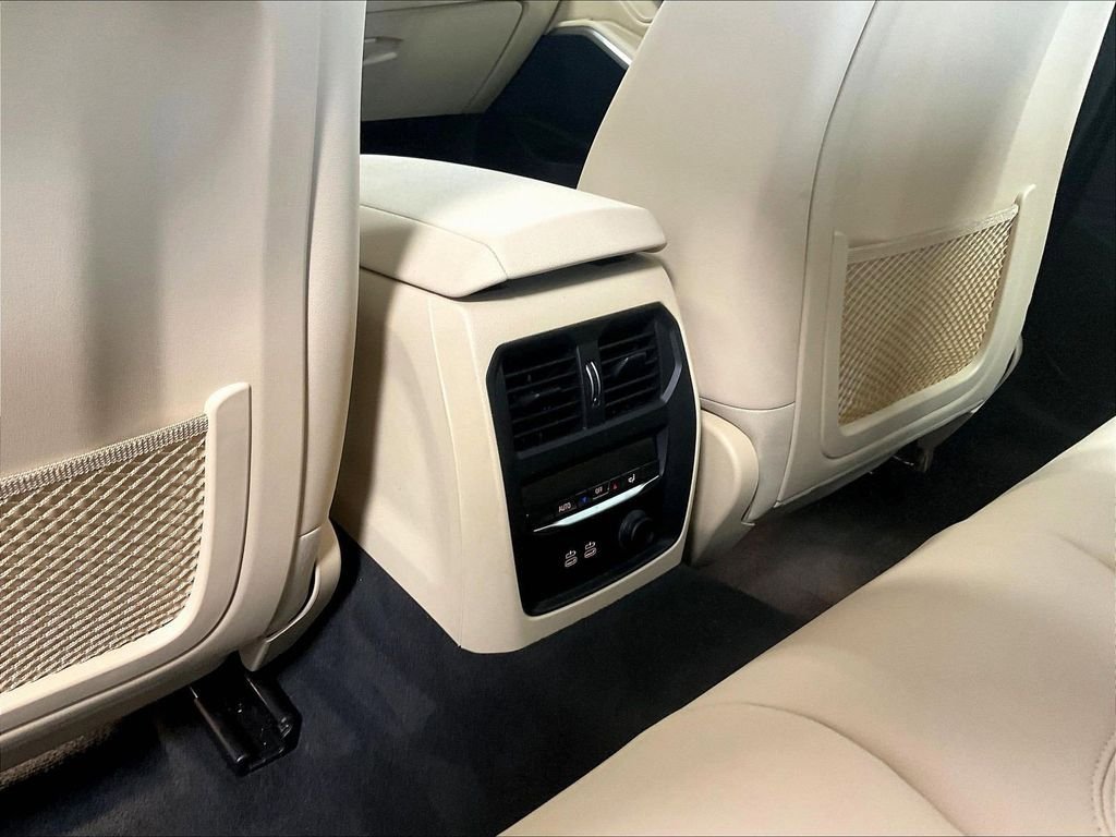 Used 2019 BMW 330i xDrive Sedan w/ Premium Package AWD/4WD image 28