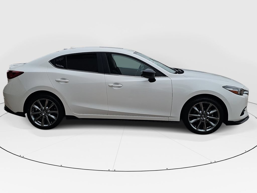 Used 2018 MAZDA MAZDA3 Touring FWD image 2