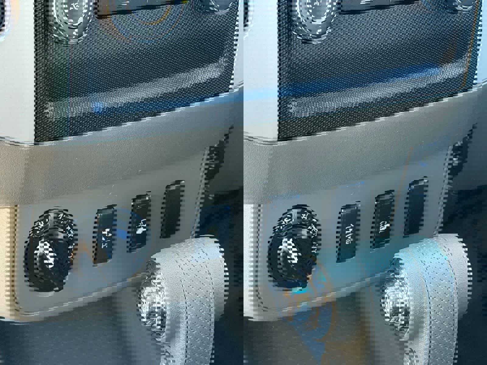 Used 2012 Nissan Frontier SV w/ Sport Appearance Pkg image 27