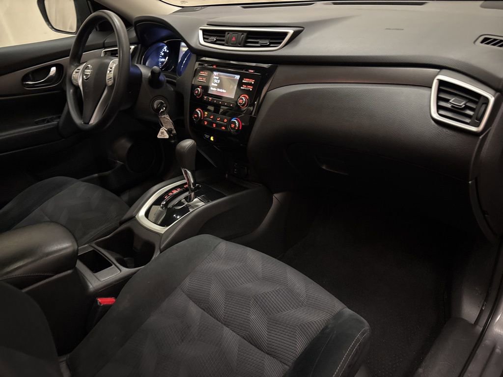 Used 2016 Nissan Rogue S image 25