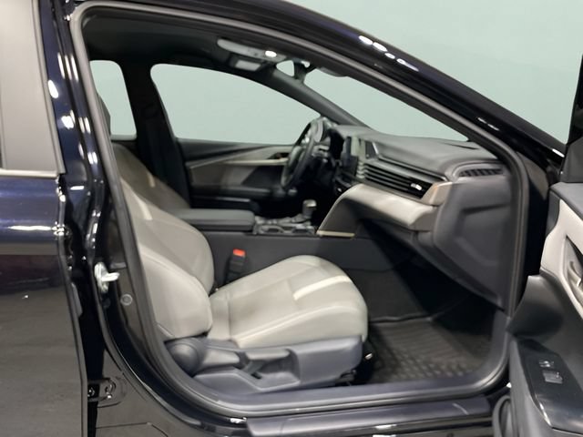 Used 2025 Toyota Camry SE w/ Convenience Package AWD/4WD image 29
