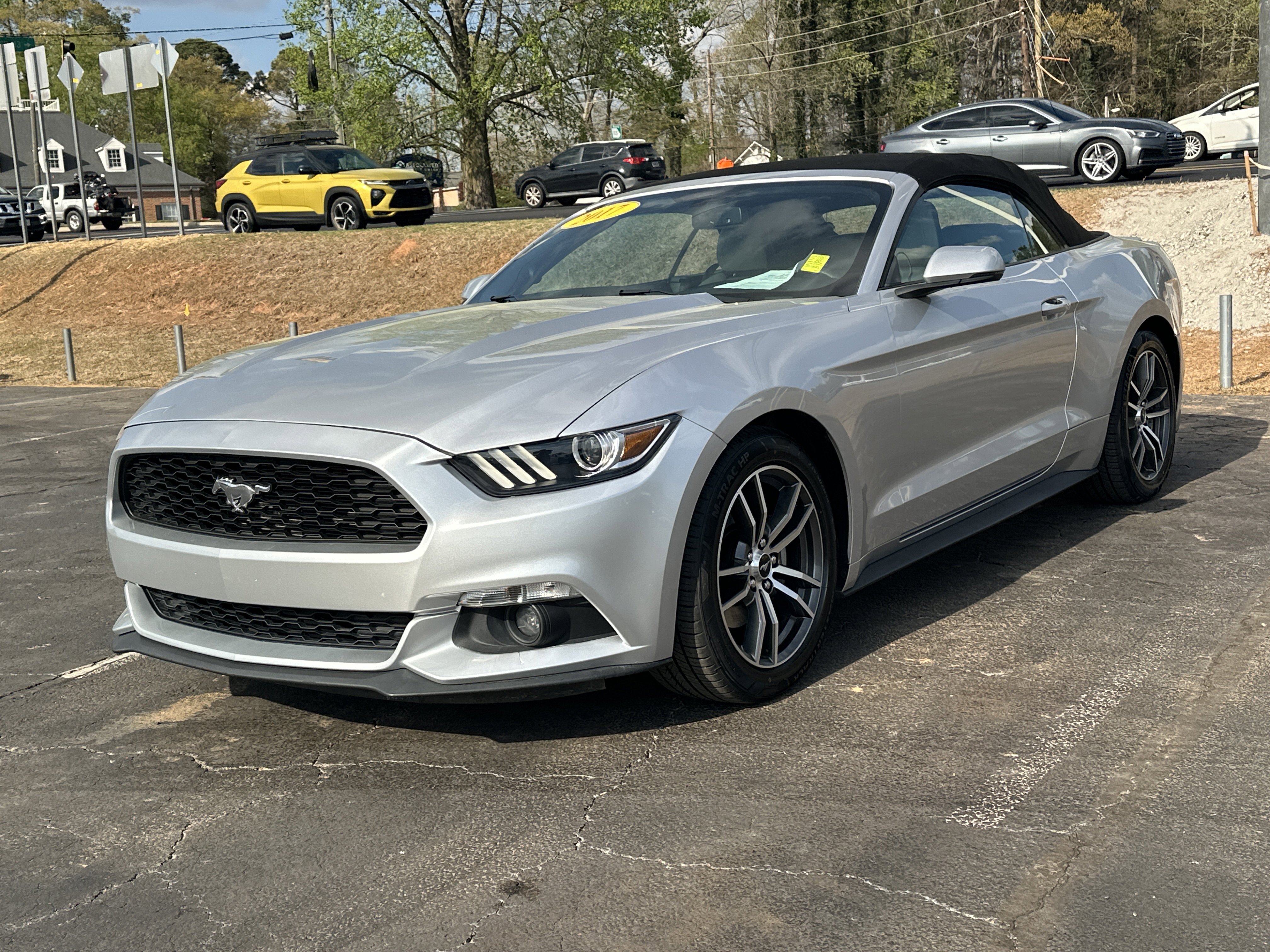Used 2017 Ford Mustang Premium image 4