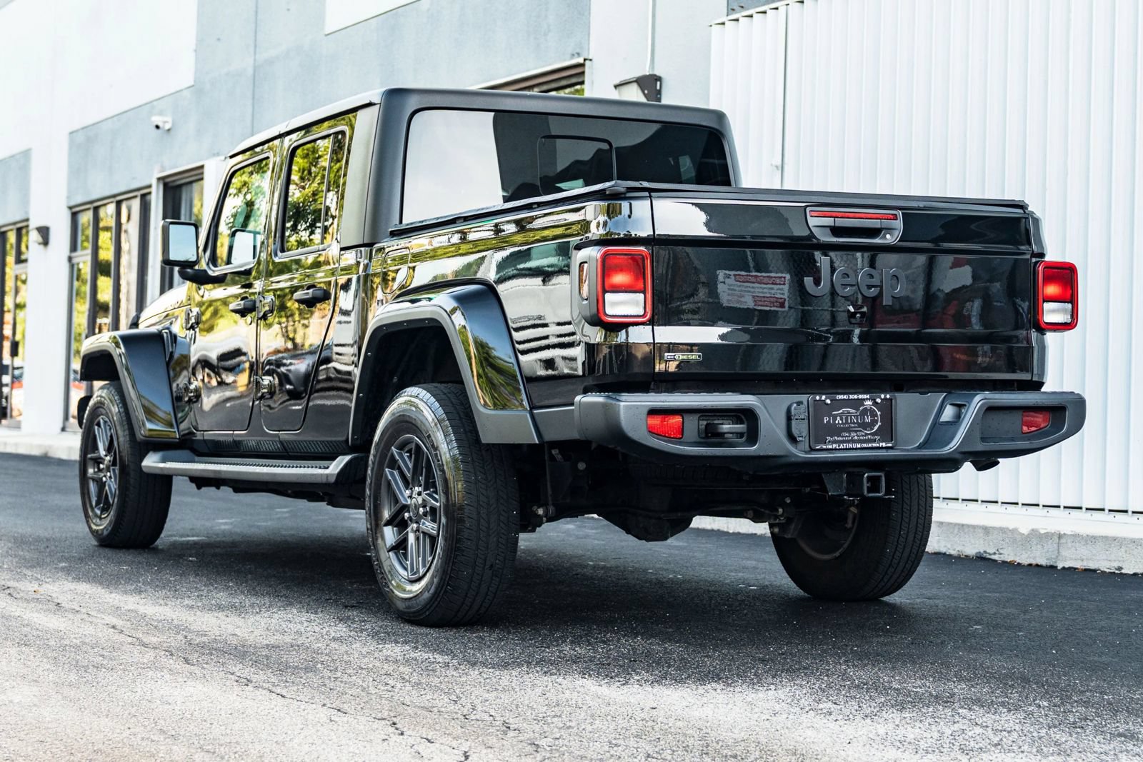 Used 2023 Jeep Gladiator Sport AWD/4WD image 35