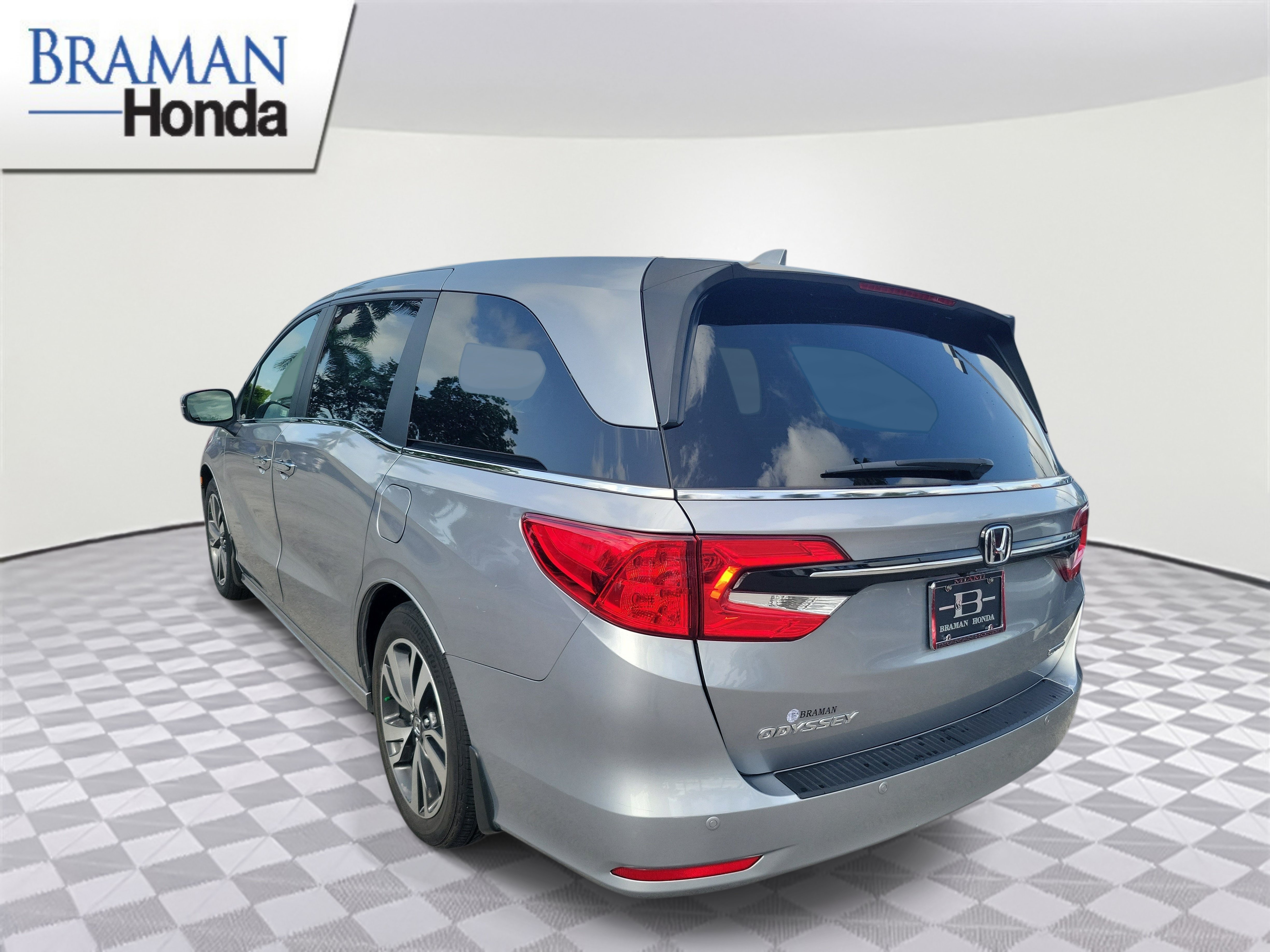 Certified 2023 Honda Odyssey Touring image 4