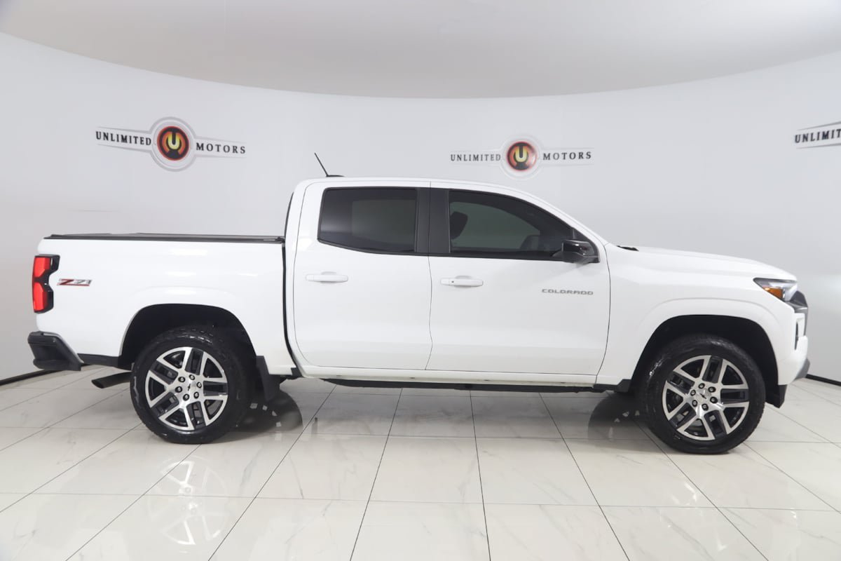 Used 2024 Chevrolet Colorado Z71 w/ Z71 Convenience Package 2 AWD/4WD image 2