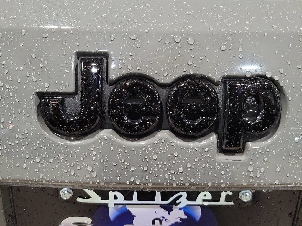 Used 2020 Jeep Grand Cherokee Altitude RWD image 6