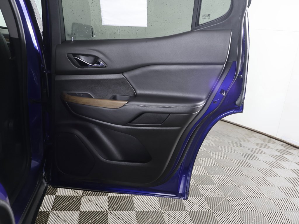 Used 2023 GMC Acadia SLE w/ Driver Convenience Package image 27