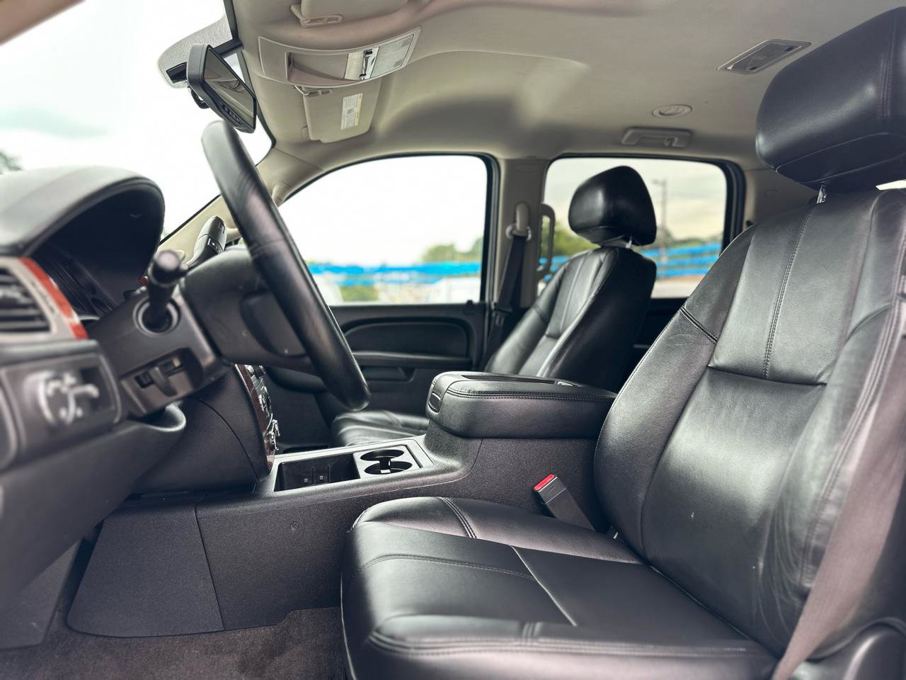 Used 2014 Chevrolet Suburban LT RWD image 9