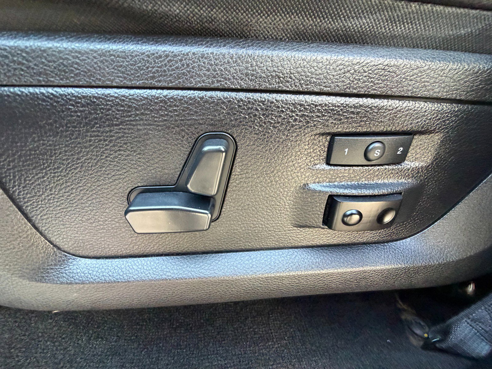 Used 2016 RAM 1500 Laramie w/ Convenience Group image 8