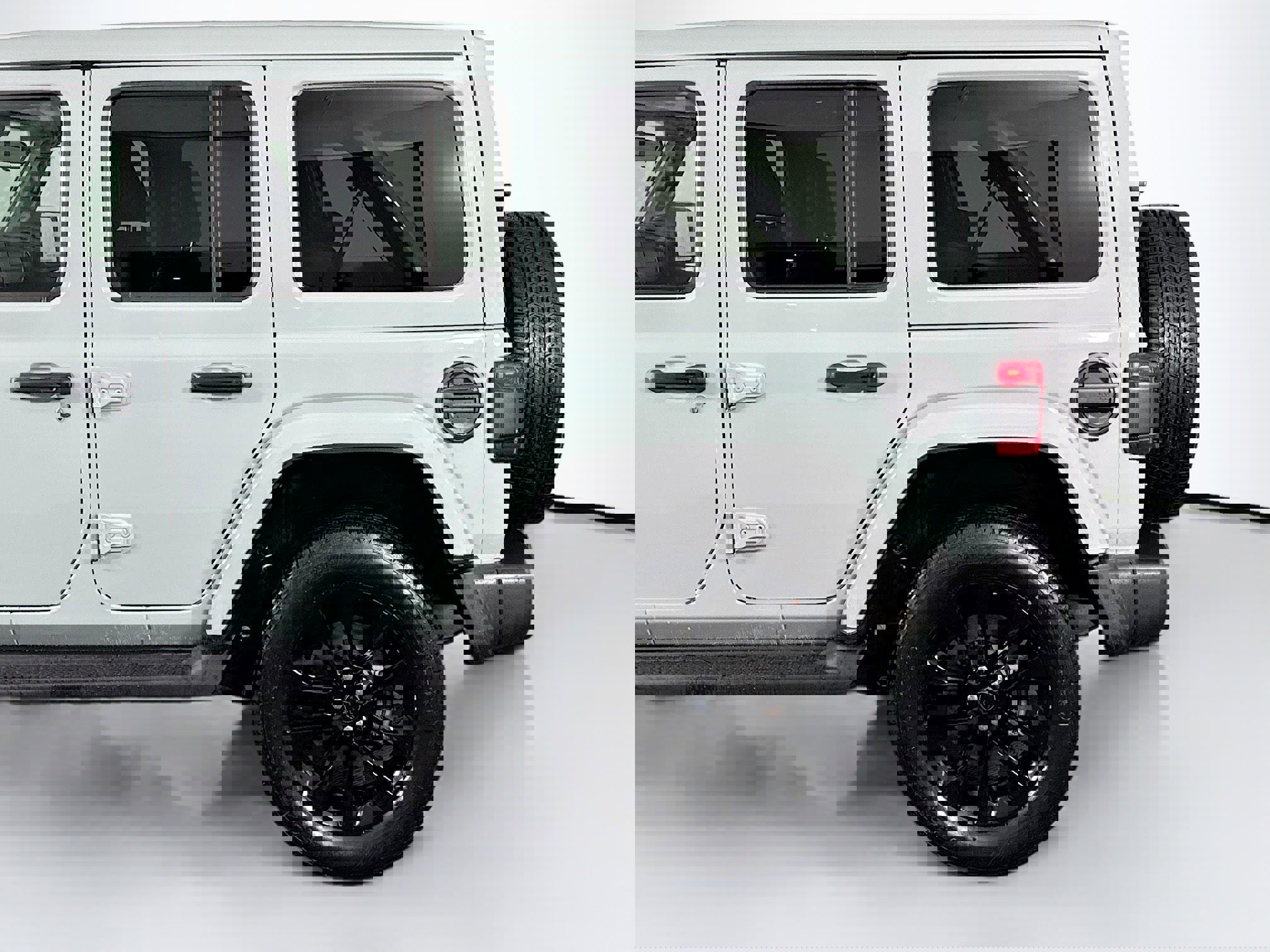 Used 2024 Jeep Wrangler Sahara image 40