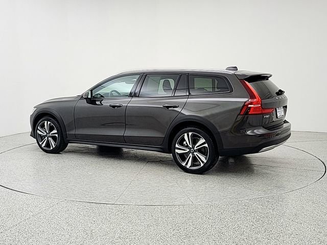 Used 2025 Volvo V60 B5 Cross Country Plus AWD/4WD image 7
