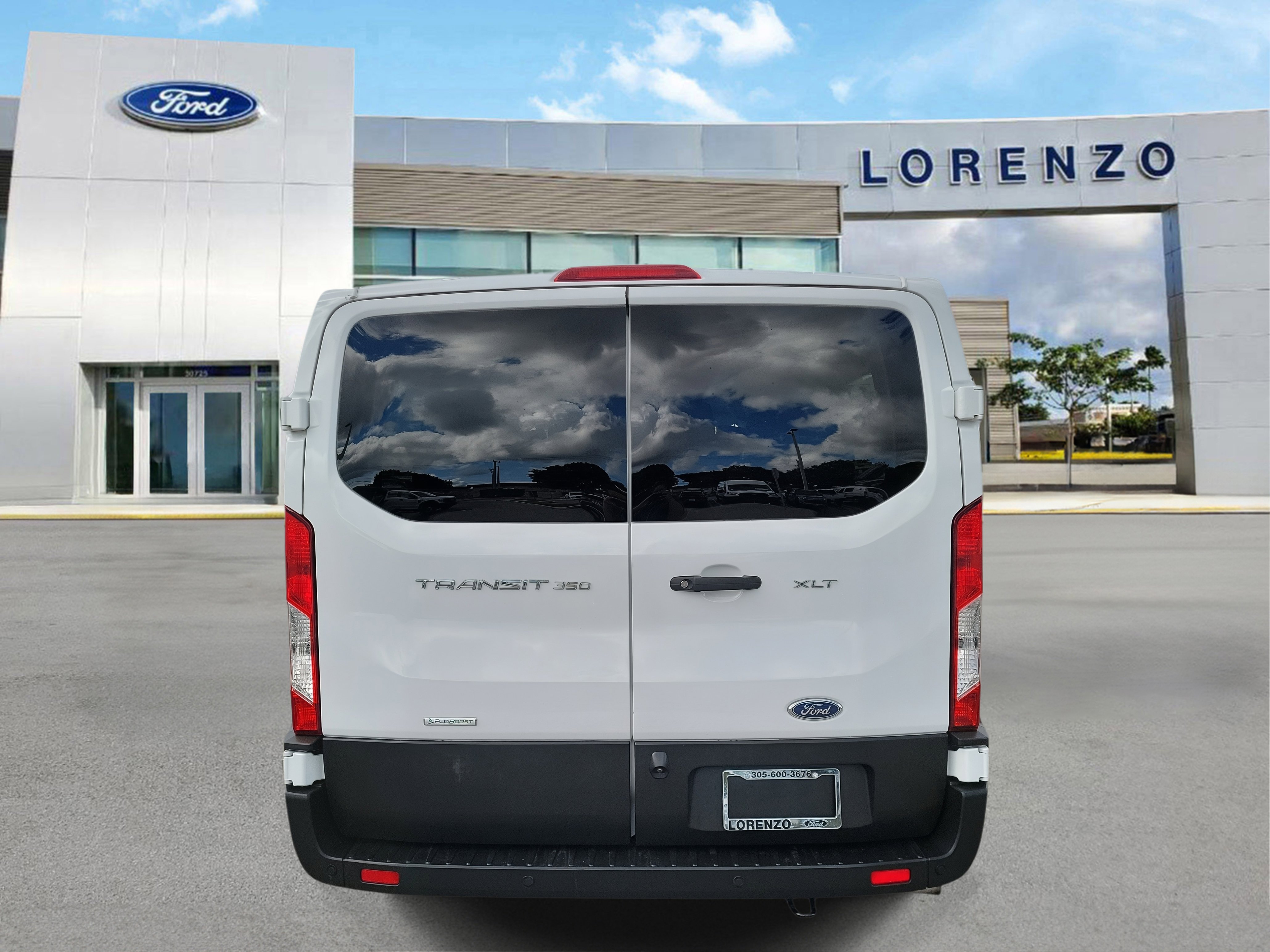Used 2023 Ford Transit 350 XLT image 5
