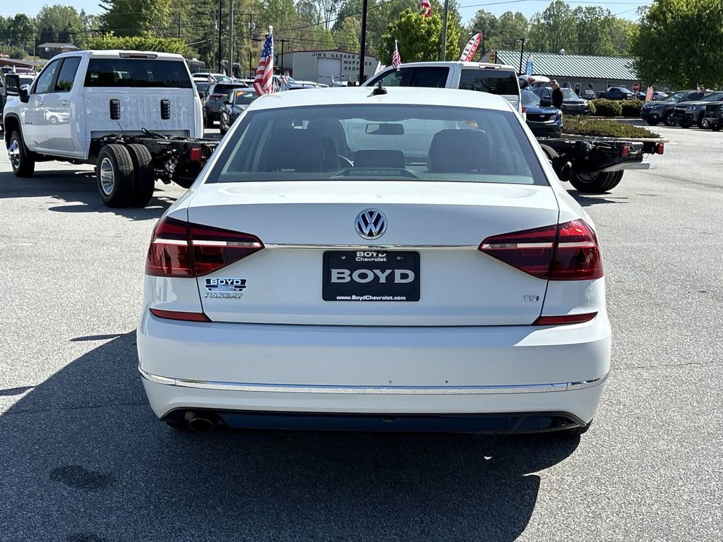 Used 2017 Volkswagen Passat 1.8T R-Line FWD image 8