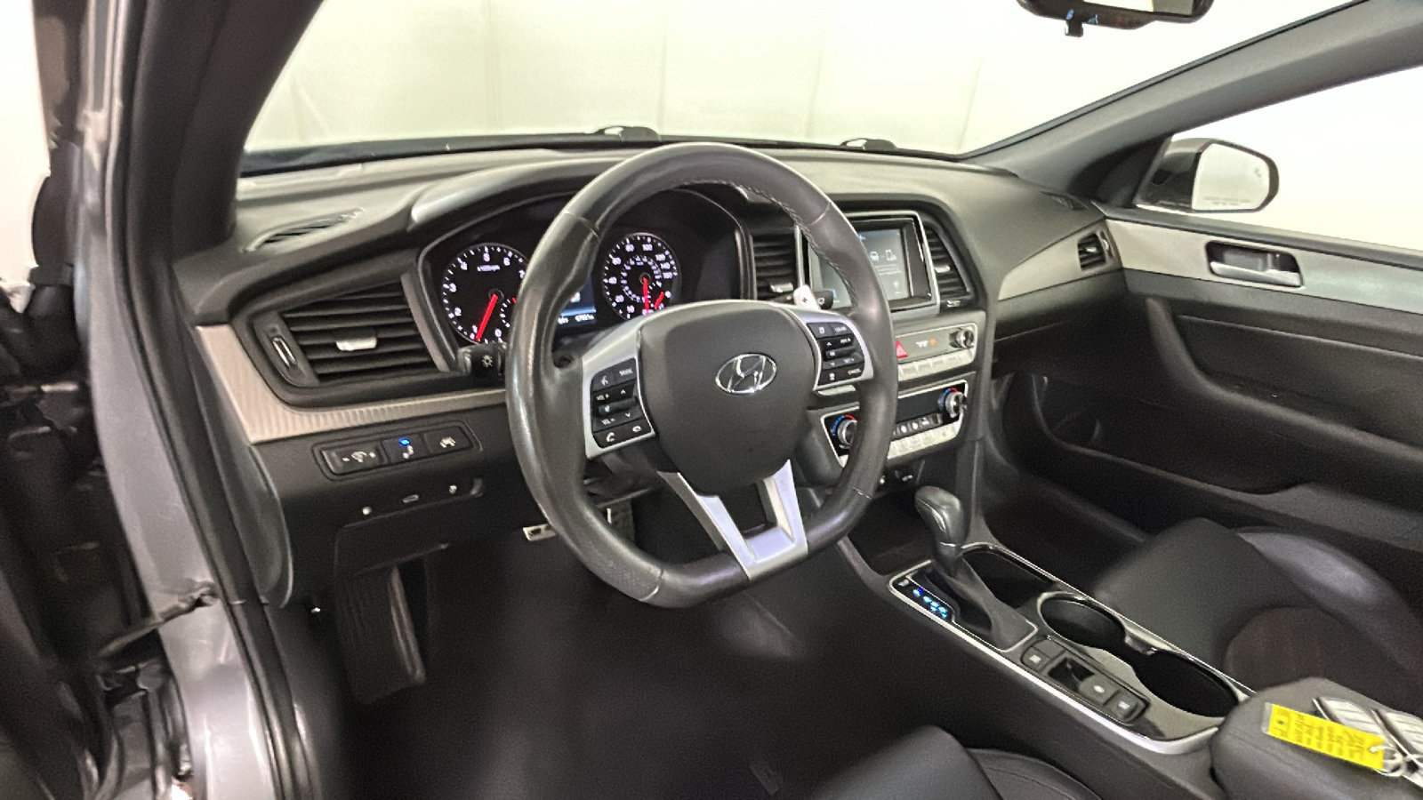 Used 2018 Hyundai Sonata Sport w/ Tech Package 05 FWD image 17