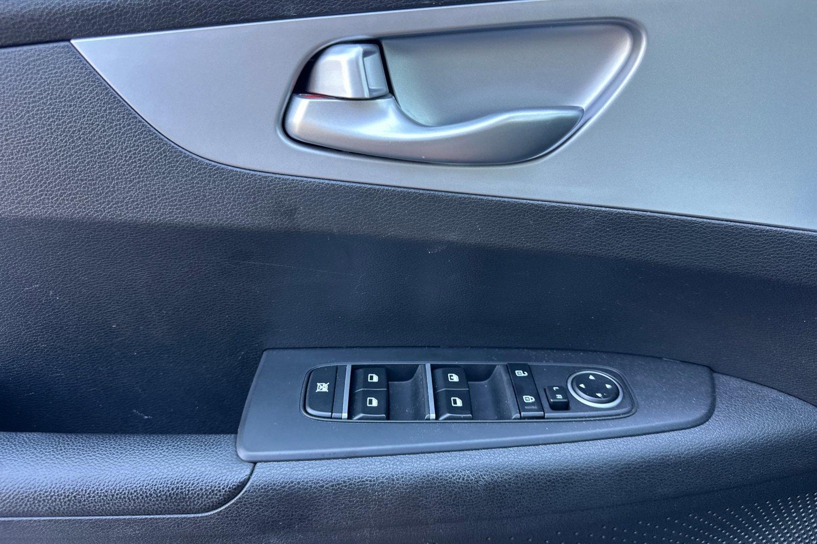 Used 2023 Kia Forte LXS image 11