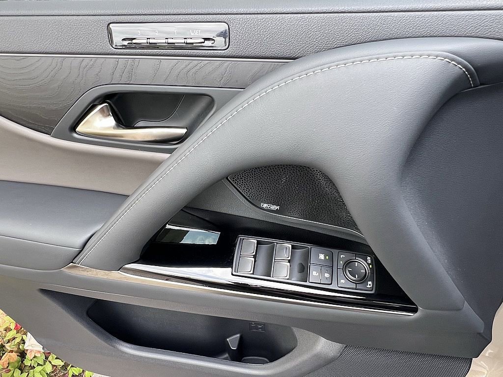 Certified 2025 Lexus LX 700h Overtrail w/ Accessory Package (Z1) image 25