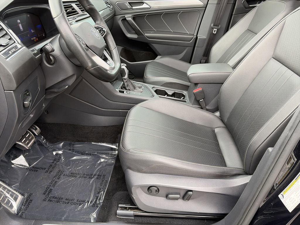 Certified 2023 Volkswagen Tiguan SE R-Line image 19