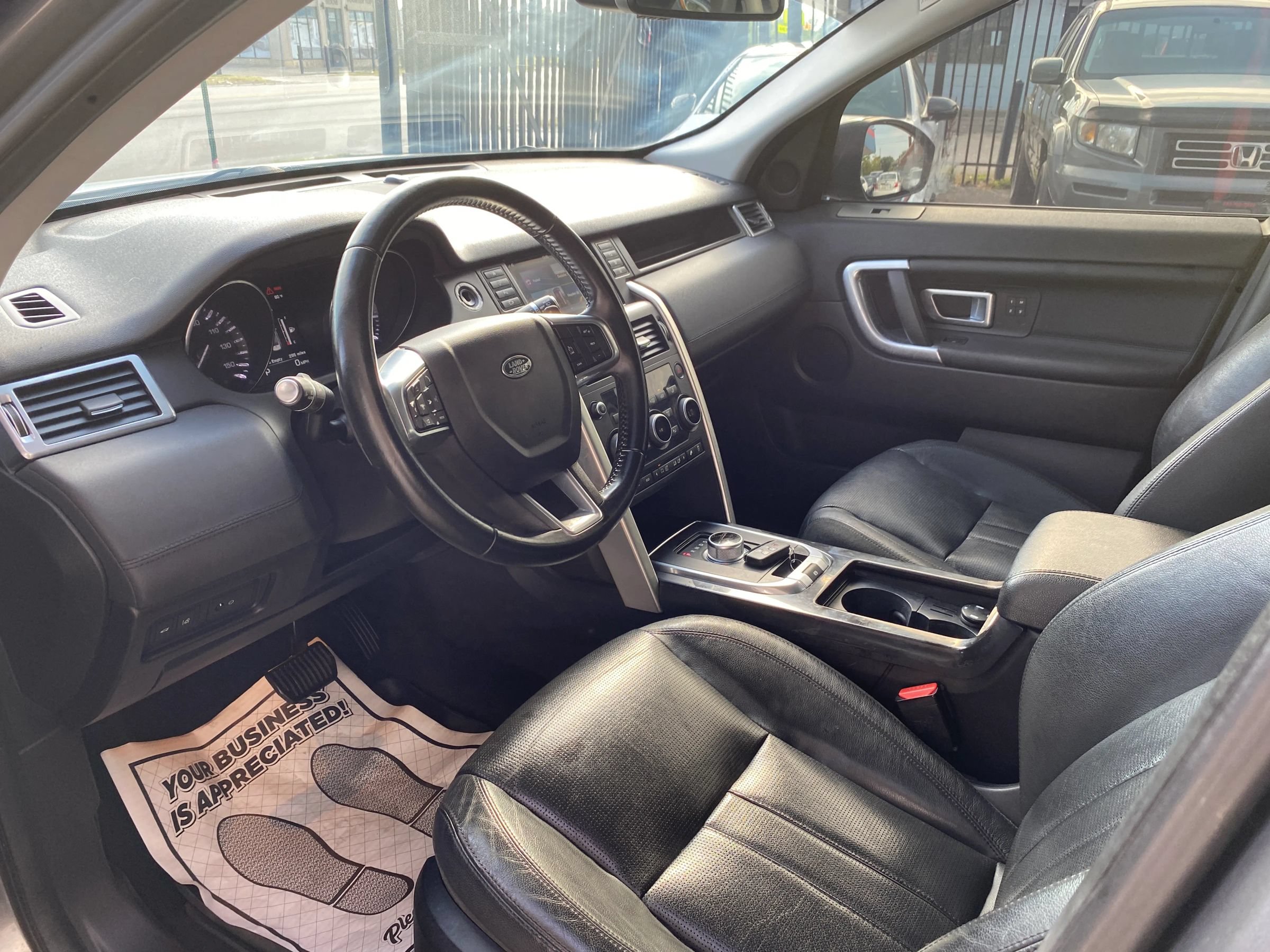 Used 2016 Land Rover Discovery Sport HSE AWD/4WD image 3