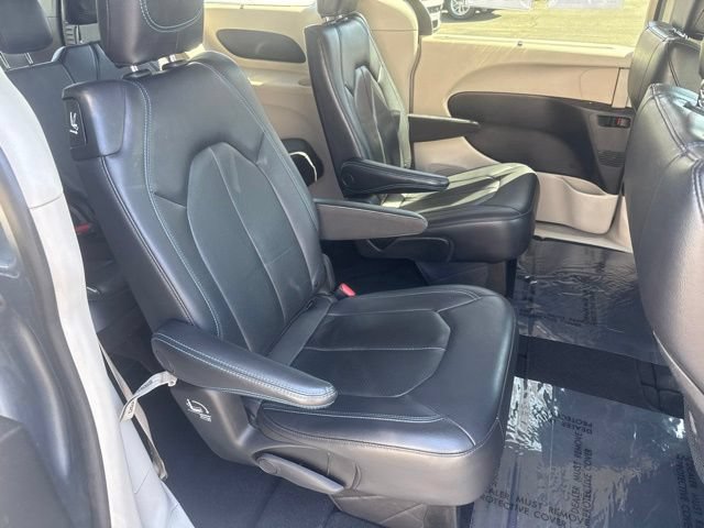 Used 2021 Chrysler Pacifica Touring-L FWD image 30