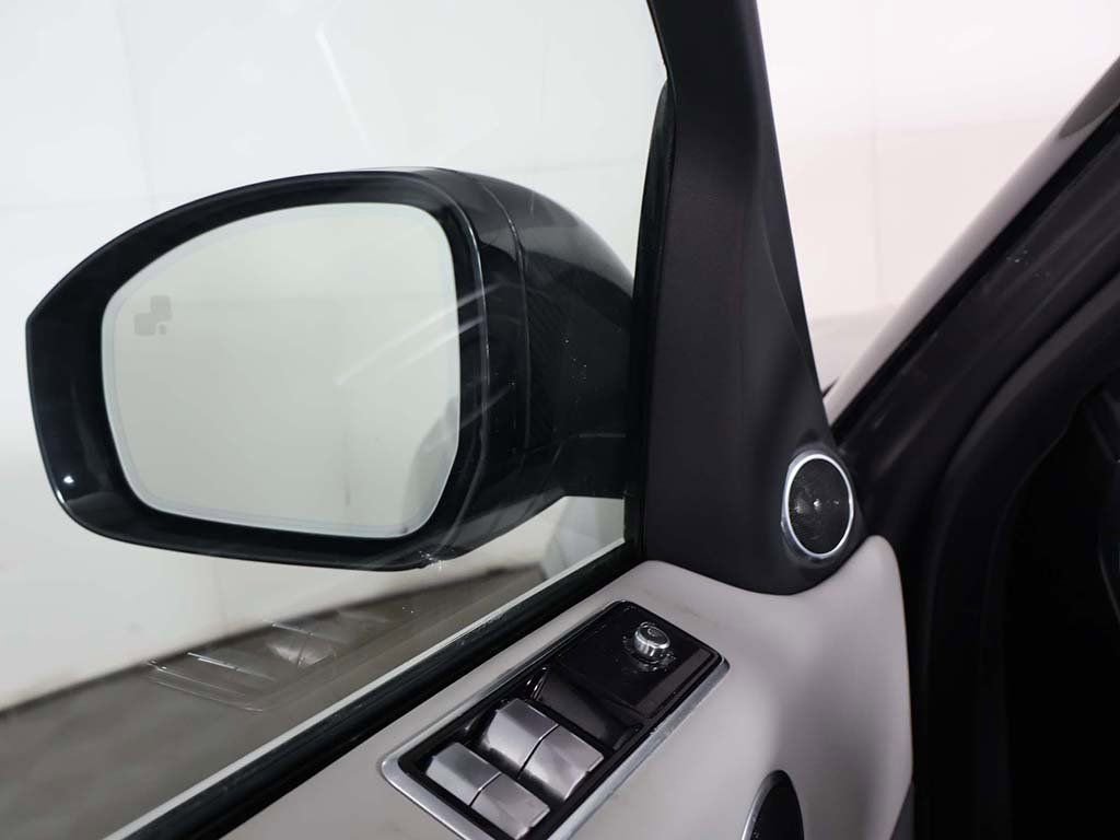 Used 2022 Land Rover Range Rover Sport SVR image 42