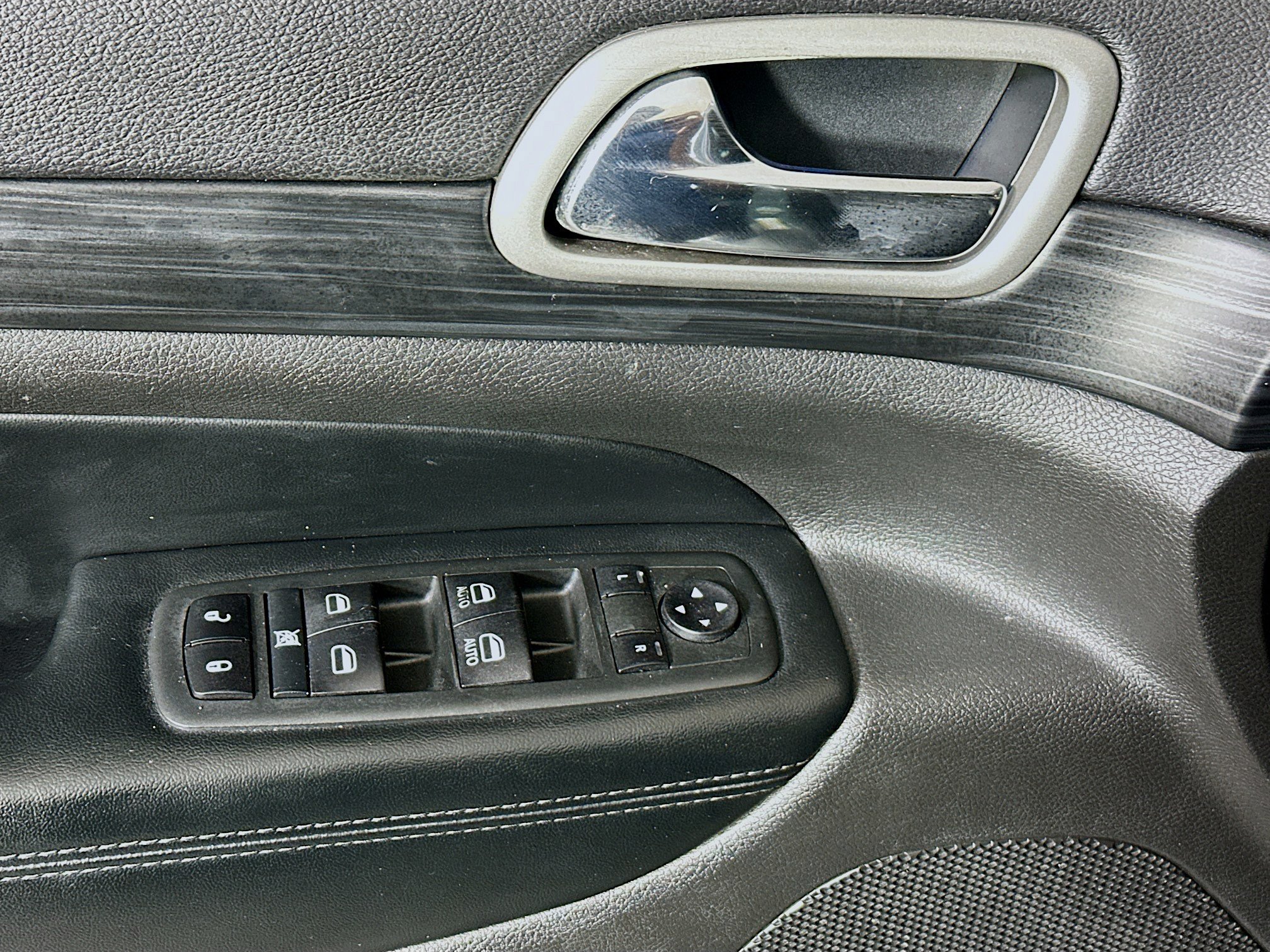 Used 2020 Jeep Grand Cherokee Altitude RWD image 14