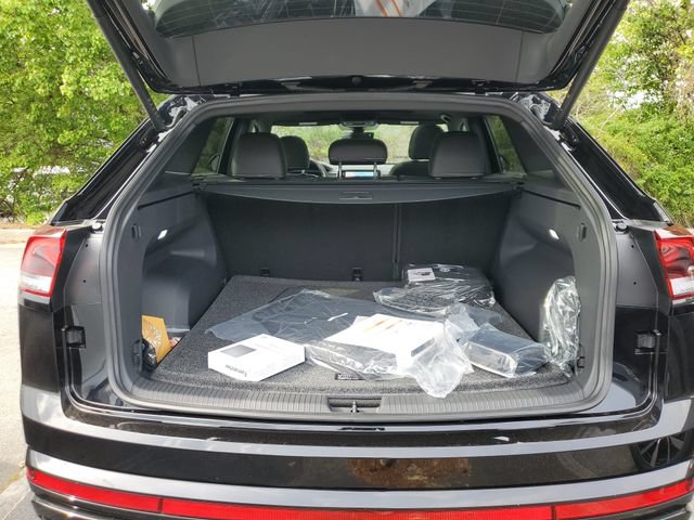 New 2026 Volkswagen Atlas Cross Sport SEL R-Line AWD/4WD image 8