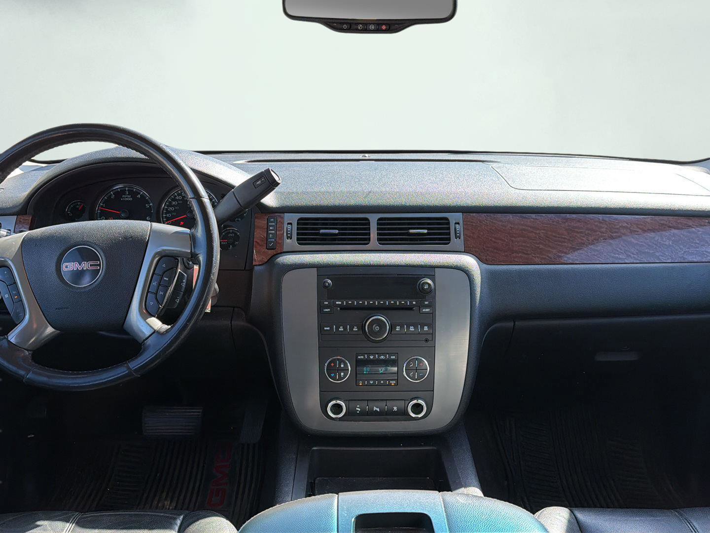 Used 2008 GMC Yukon XL SLT w/ SLT Preferred Equipment Group image 10