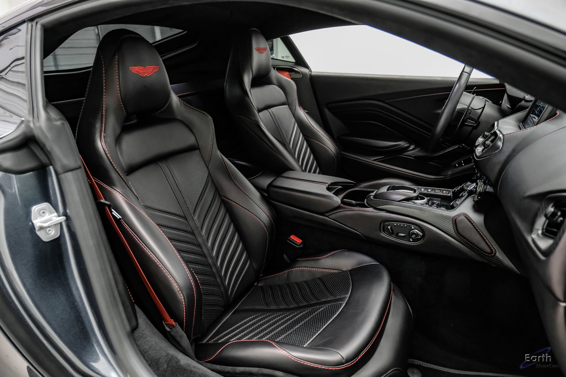 Used 2023 Aston Martin V12 Vantage RWD image 55