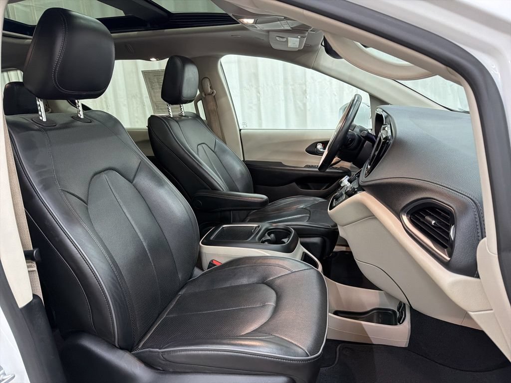 Used 2020 Chrysler Pacifica Limited FWD image 34