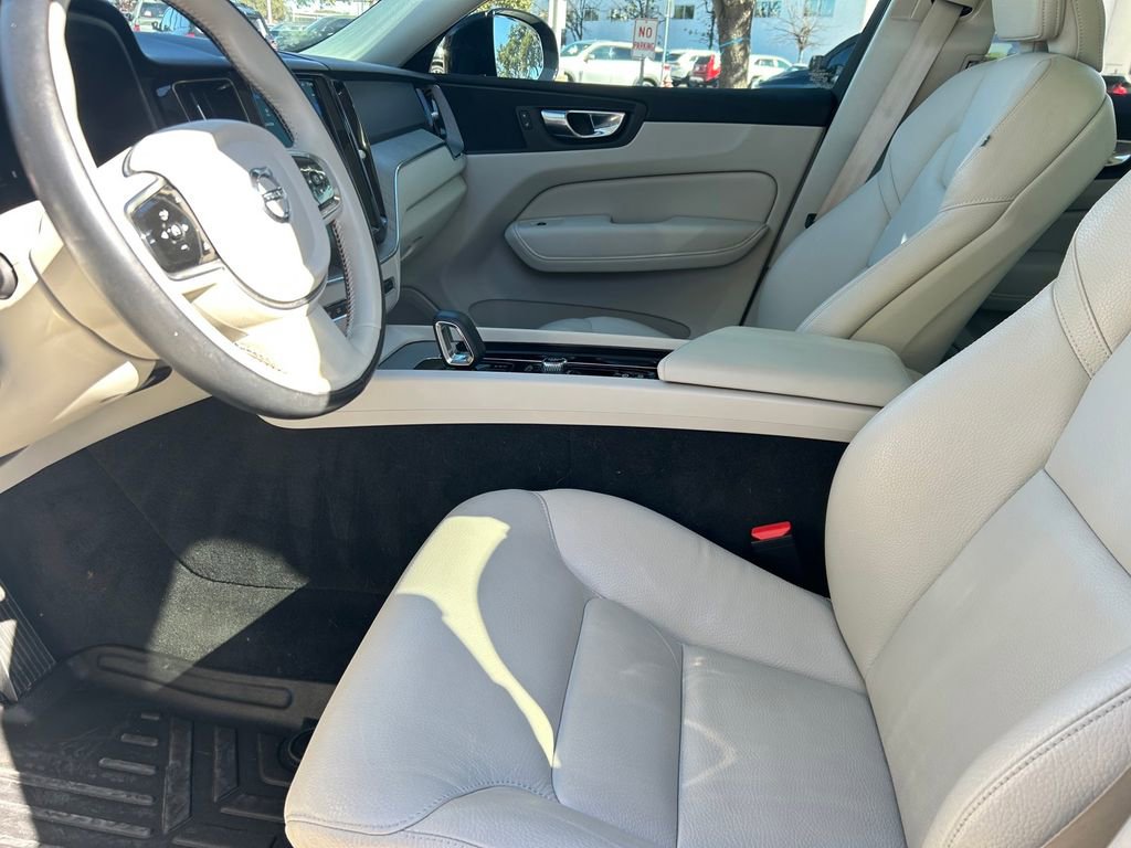 Used 2023 Volvo XC60 B5 Plus w/ Climate Package image 11