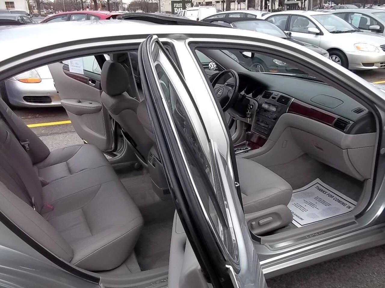 Used 2003 Lexus ES 330 FWD image 10
