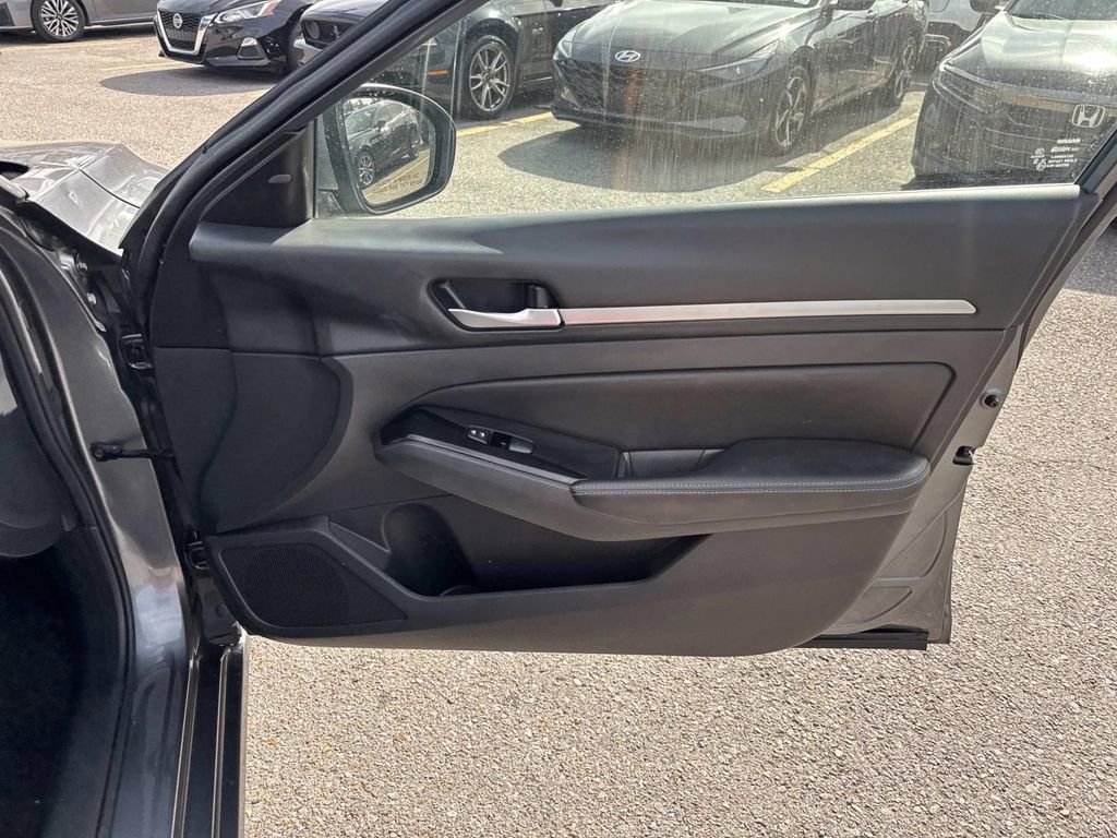 Used 2023 Nissan Altima 2.5 SV image 14