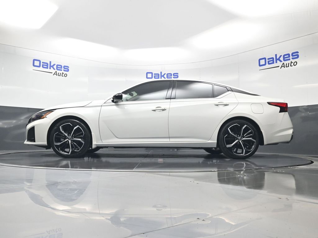 Used 2024 Nissan Altima 2.5 SR w/ SR Premium Package image 40