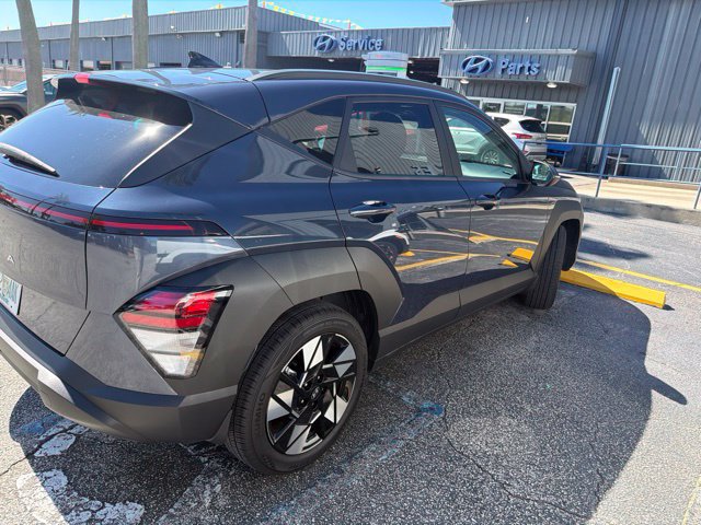 Used 2024 Hyundai Kona SEL w/ Convenience Package FWD image 4