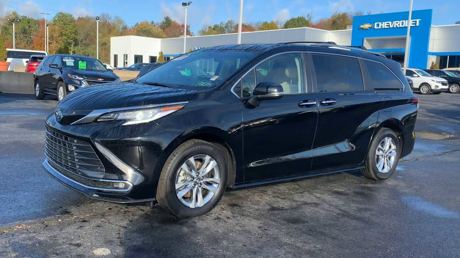 Used 2024 Toyota Sienna Limited image 4