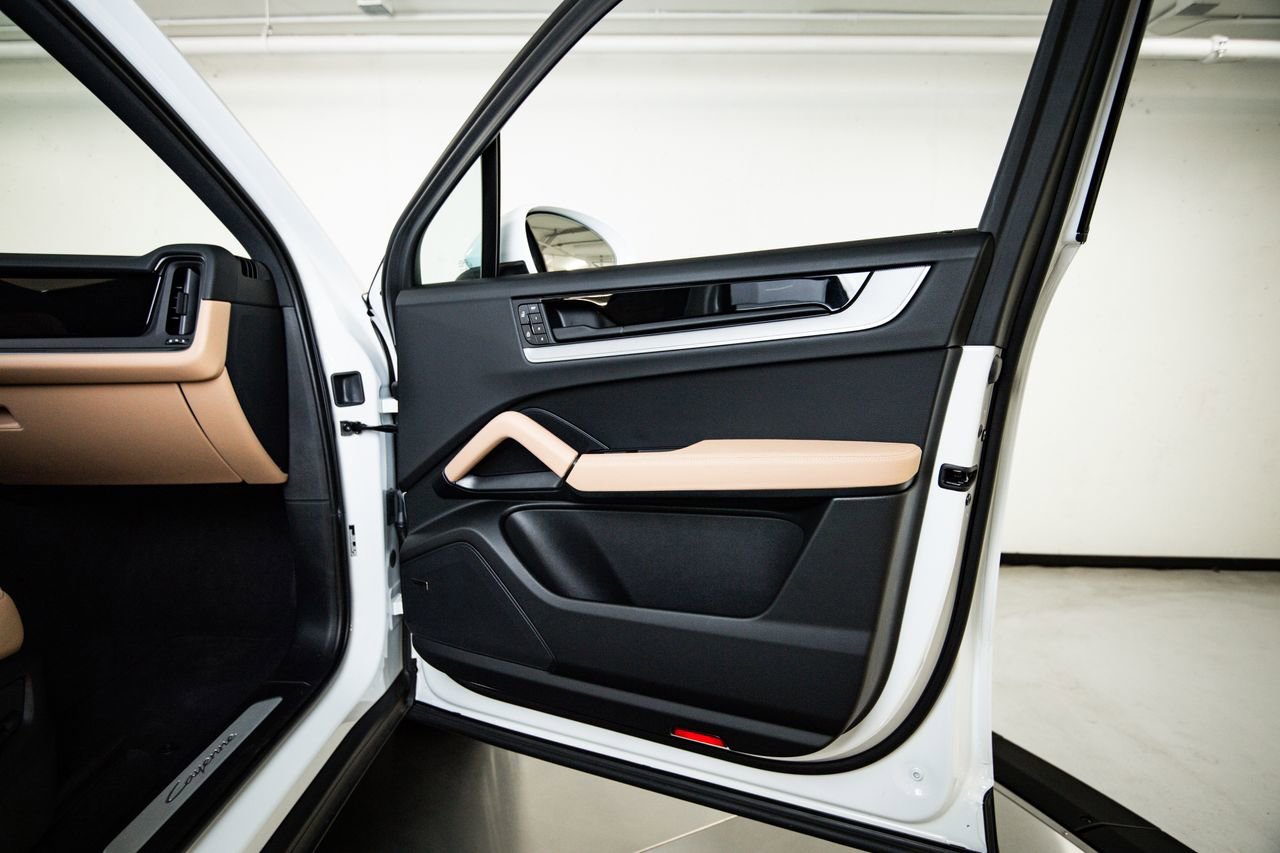 Certified 2025 Porsche Cayenne AWD/4WD image 27