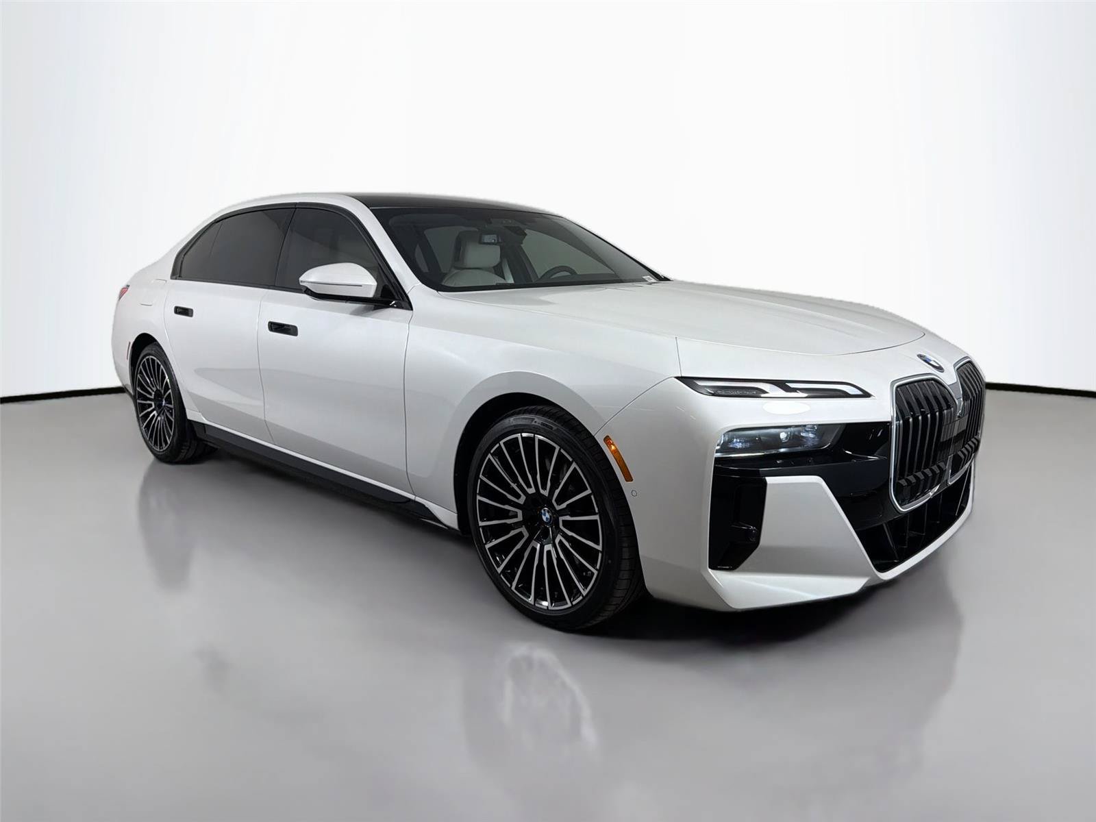 New 2026 BMW 750e xDrive AWD/4WD image 3