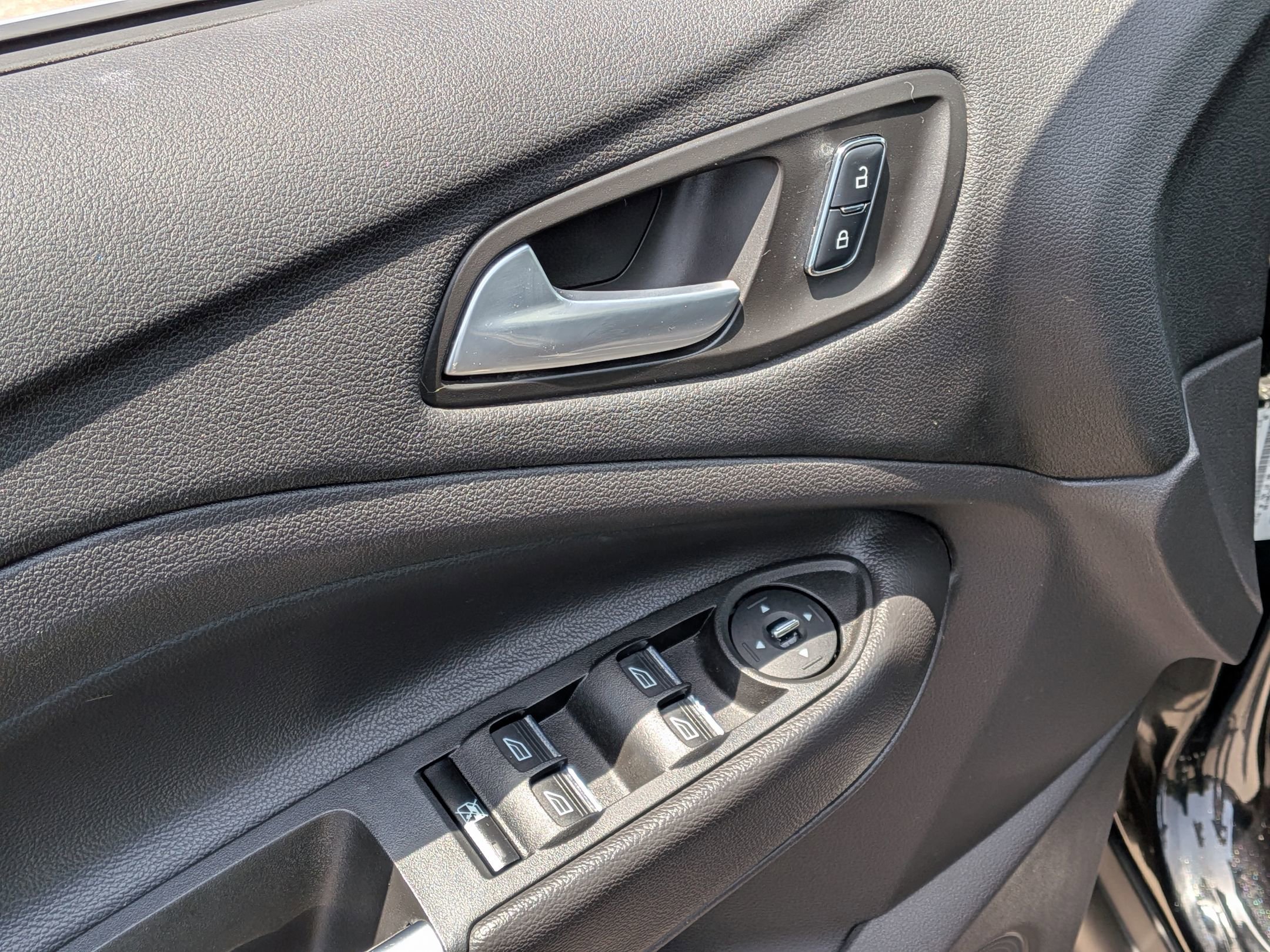 Used 2015 Ford C-MAX SEL w/ Equipment Group 303A FWD image 9