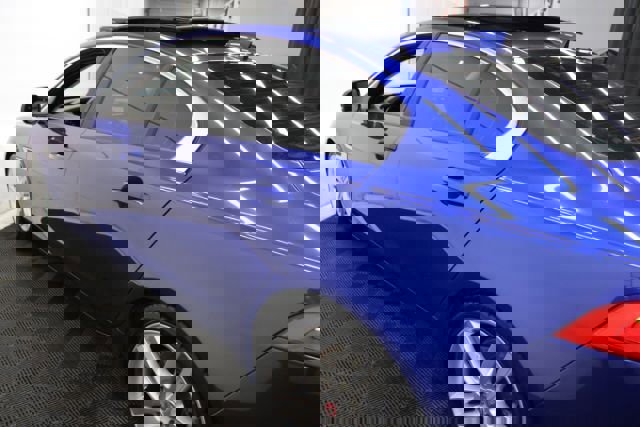 Used 2017 Jaguar XE Premium image 10