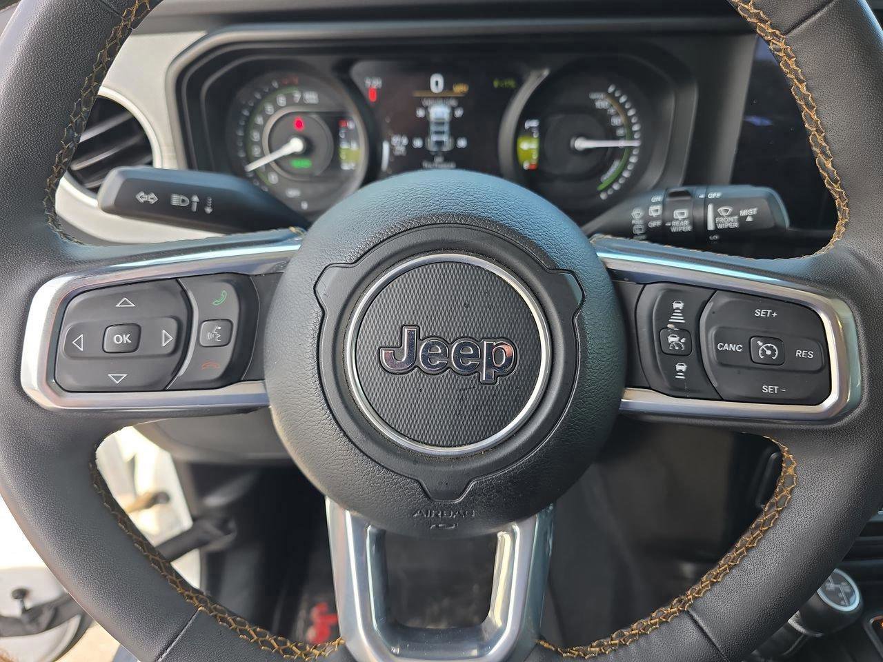 Used 2024 Jeep Wrangler Unlimited Sahara AWD/4WD image 31