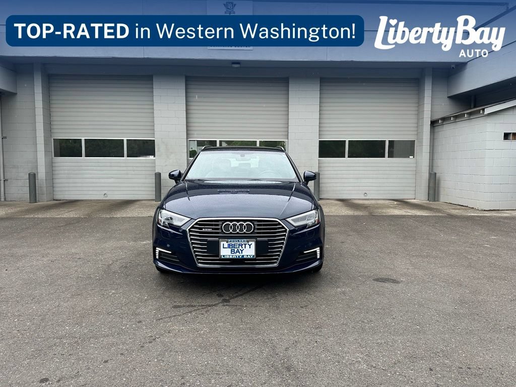 Used 2018 Audi A3 e-tron Premium Plus w/ Technology Package FWD image 4