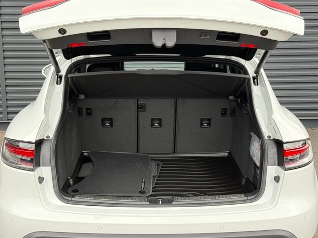 Certified 2026 Porsche Macan AWD/4WD image 25