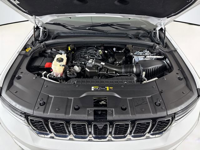 Used 2025 Jeep Grand Cherokee Limited w/ Luxury Tech Group II image 30