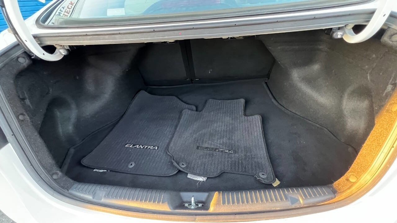 Used 2013 Hyundai Elantra GLS image 23
