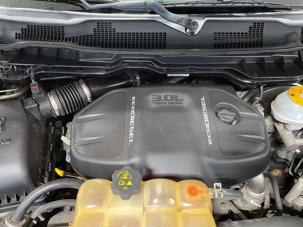 Used 2015 RAM 1500 Classic SLT w/ SLT Plus D￩cor Group image 39