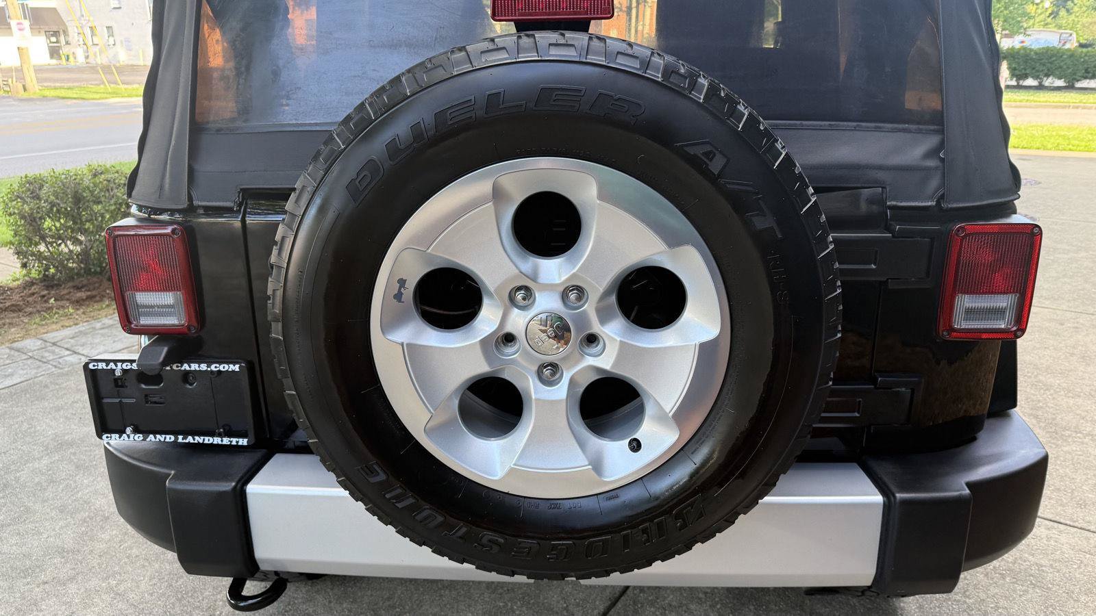Used 2014 Jeep Wrangler Sahara w/ Connectivity Group AWD/4WD image 17