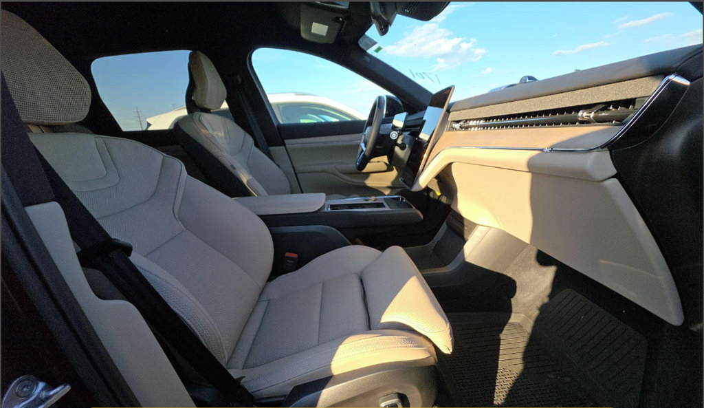Certified 2025 Volvo EX90 Ultra w/ Protection Package Premier AWD/4WD image 13