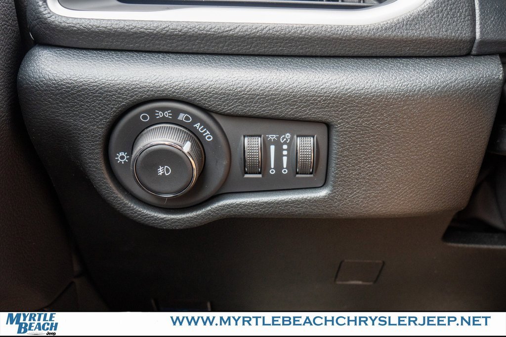 New 2026 Chrysler Pacifica Select image 30